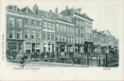 4708 Gezicht op de voorgevels van enkele huizen aan de Oudegracht Tolsteegzijde te Utrecht.